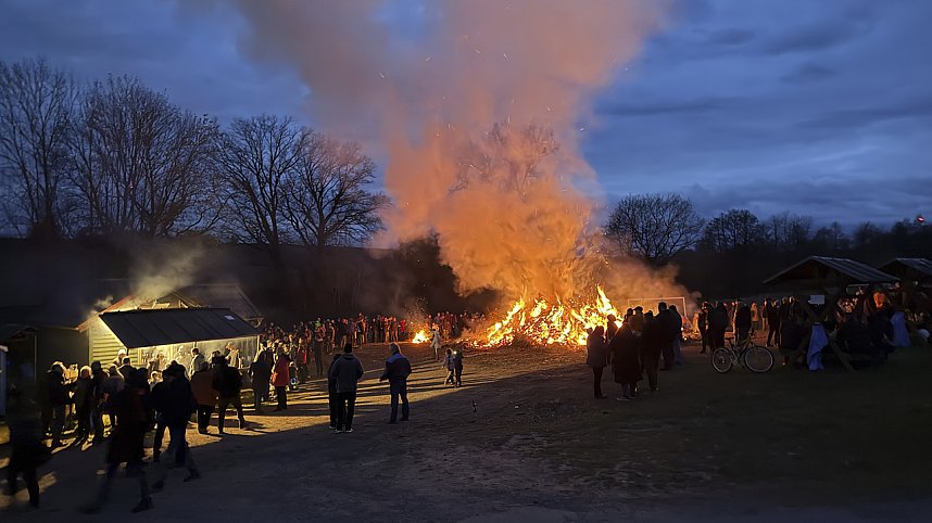 Feuer am Gr&uuml;ndonnertag in Herreden