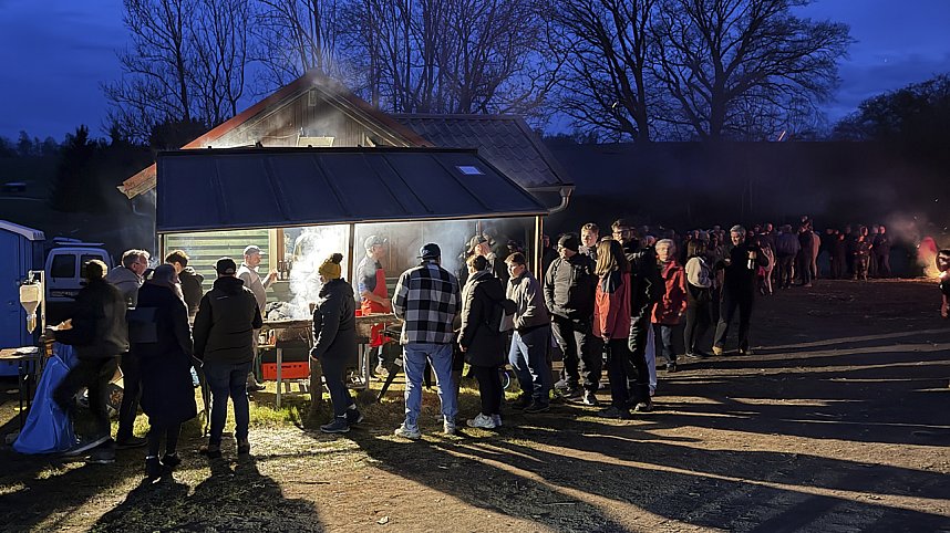 Feuer am Gr&uuml;ndonnerstag in Herreden