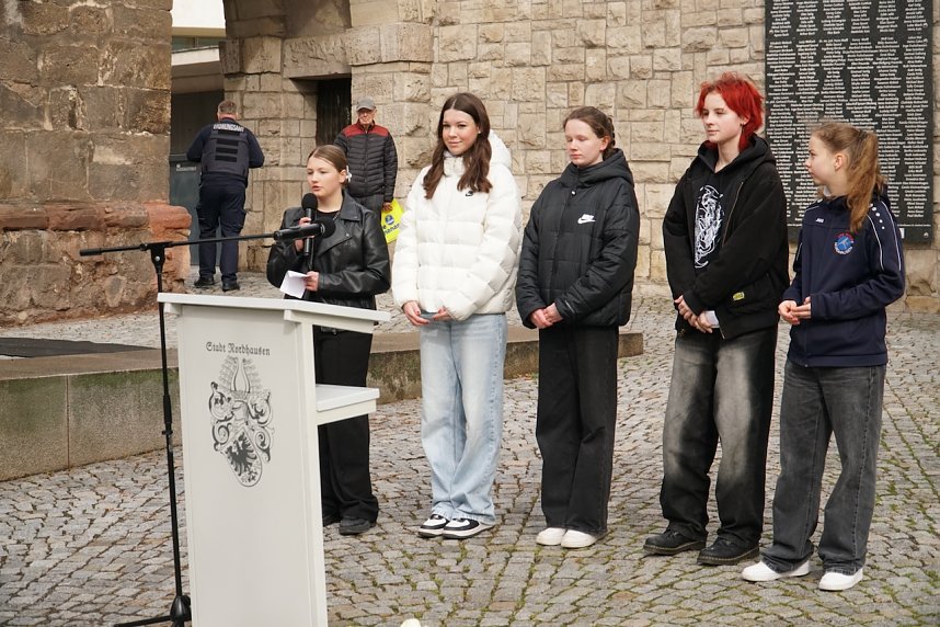 Gedenken zum 81. Jahrestag der Bombardierung Nordhausens auf dem Rathausplatz