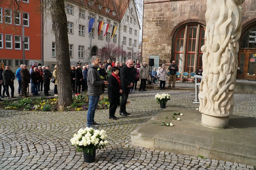 Gedenken zum 81. Jahrestag der Bombardierung Nordhausens auf dem Rathausplatz