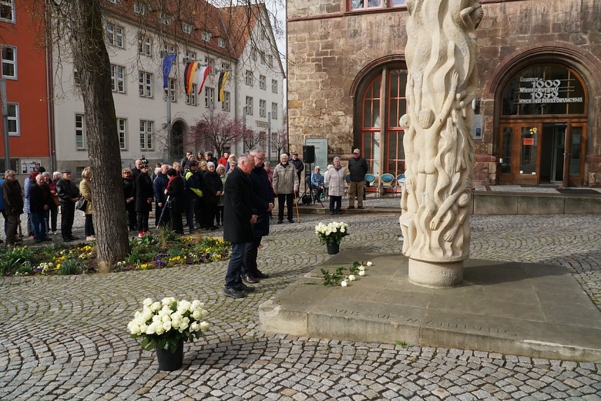 Gedenken zum 81. Jahrestag der Bombardierung Nordhausens auf dem Rathausplatz