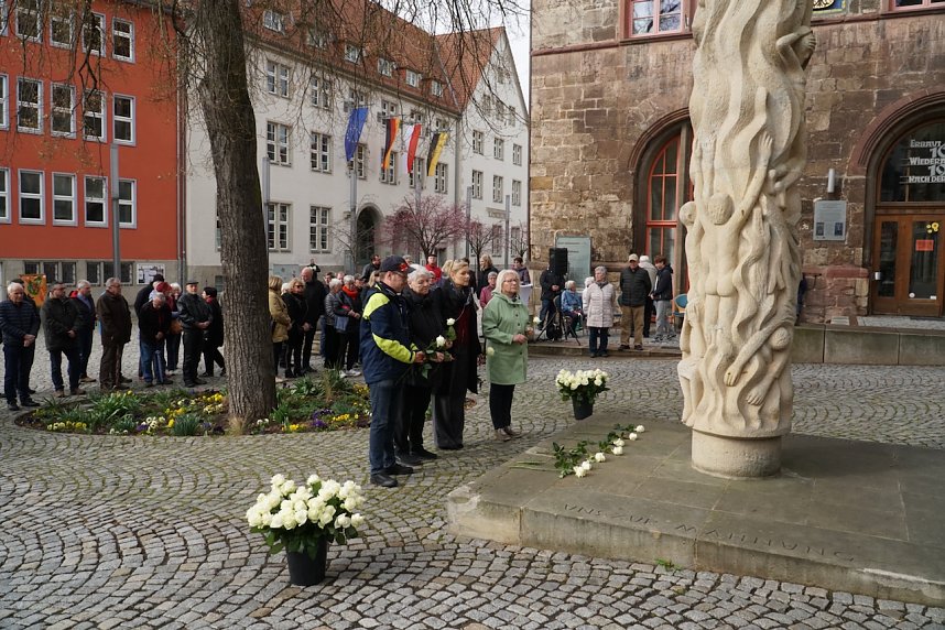 Gedenken zum 81. Jahrestag der Bombardierung Nordhausens auf dem Rathausplatz