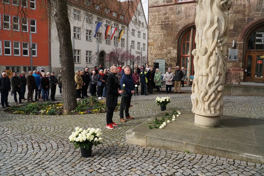 Gedenken zum 81. Jahrestag der Bombardierung Nordhausens auf dem Rathausplatz