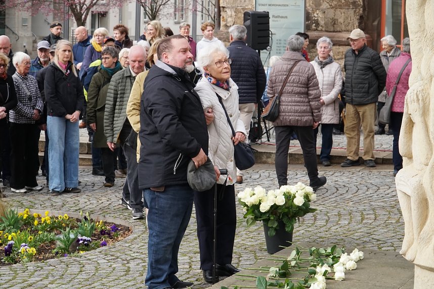 Gedenken zum 81. Jahrestag der Bombardierung Nordhausens auf dem Rathausplatz