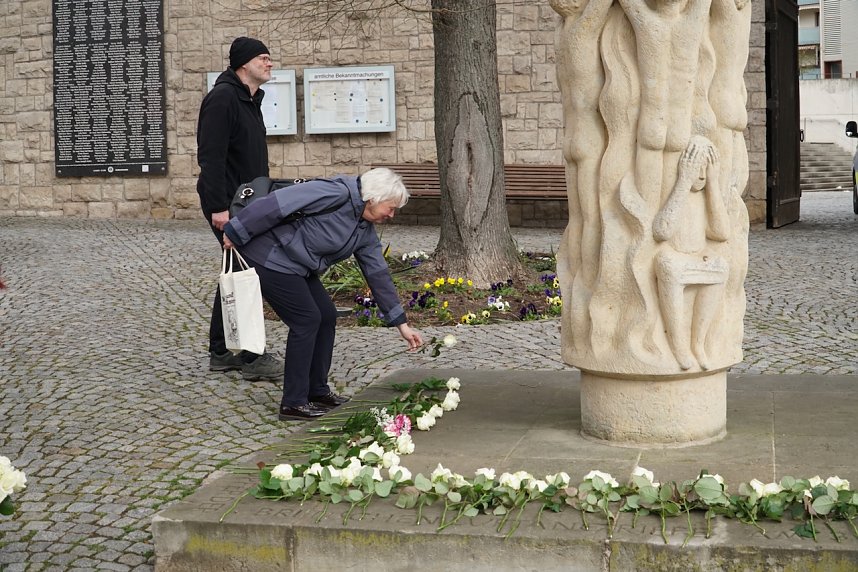 Gedenken zum 81. Jahrestag der Bombardierung Nordhausens auf dem Rathausplatz