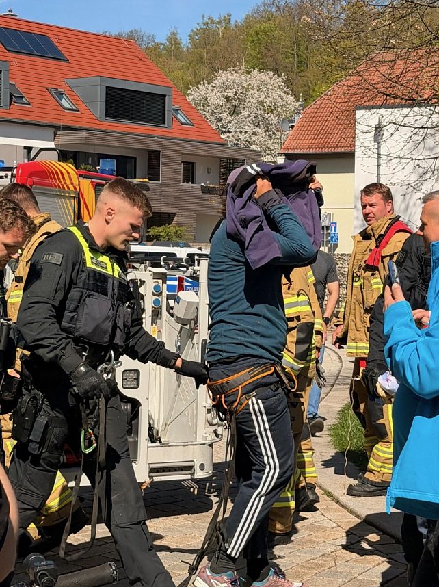 Feuerwehr und Polizei bekamen schlie&szlig;lich doch noch Arbeit