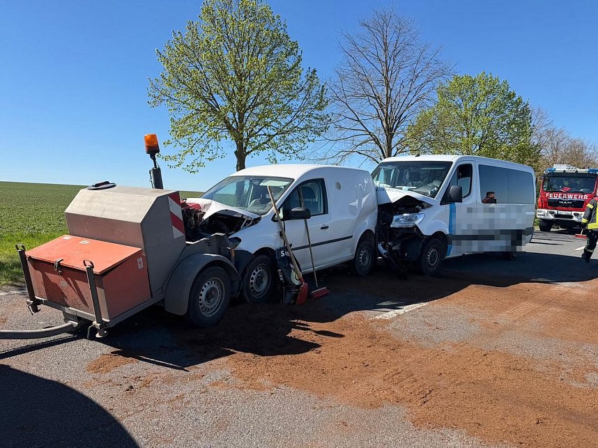 Unfall mit Baustellenfahrzeug auf der B249
