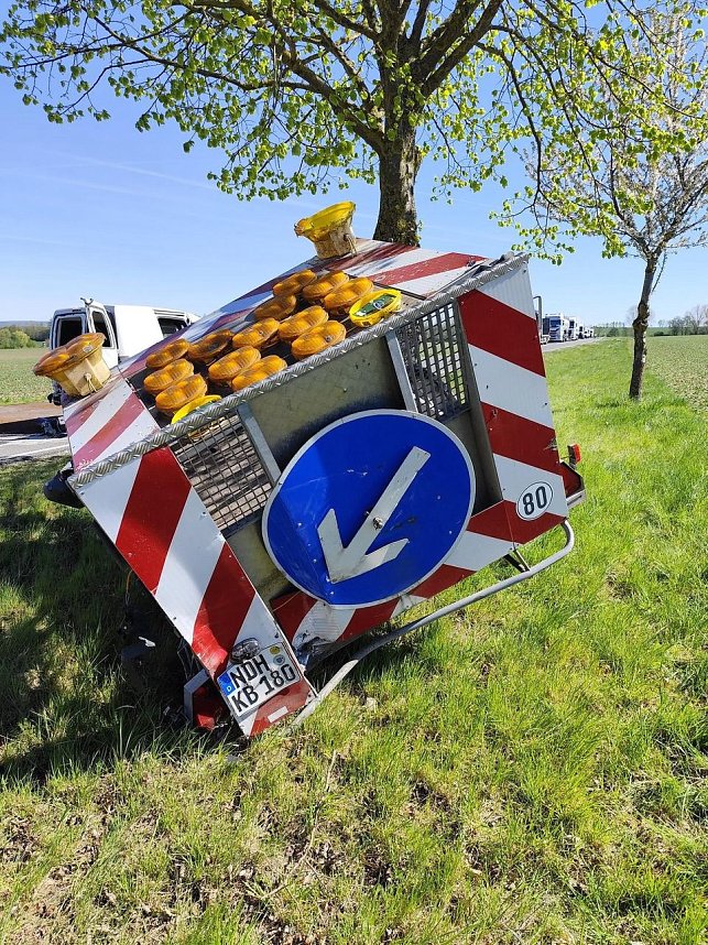 Unfall mit Baustellenfahrzeug auf der B249