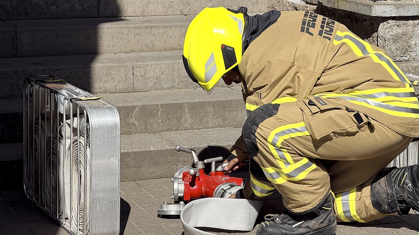 freiwillige Feuerwehr Herreden &uuml;bt Evakuierung