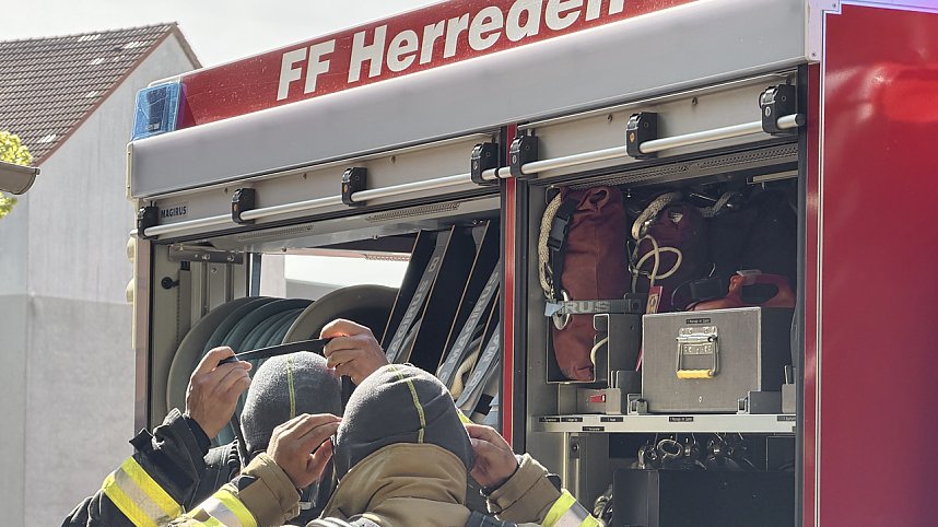 freiwillige Feuerwehr Herreden &uuml;bt Evakuierung