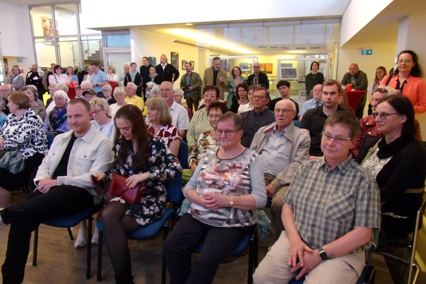 Impressionen zur Ausstellung Bewegende Momente � Eine Reise in Bildern in der Kreissparkasse Nordhausen