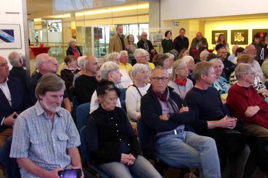 Impressionen zur Ausstellung Bewegende Momente � Eine Reise in Bildern in der Kreissparkasse Nordhausen