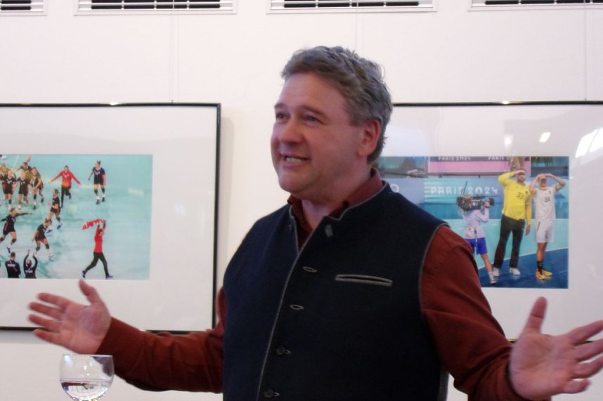 Impressionen zur Ausstellung Bewegende Momente � Eine Reise in Bildern in der Kreissparkasse Nordhausen