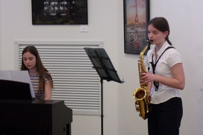 Impressionen zur Ausstellung Bewegende Momente � Eine Reise in Bildern in der Kreissparkasse Nordhausen