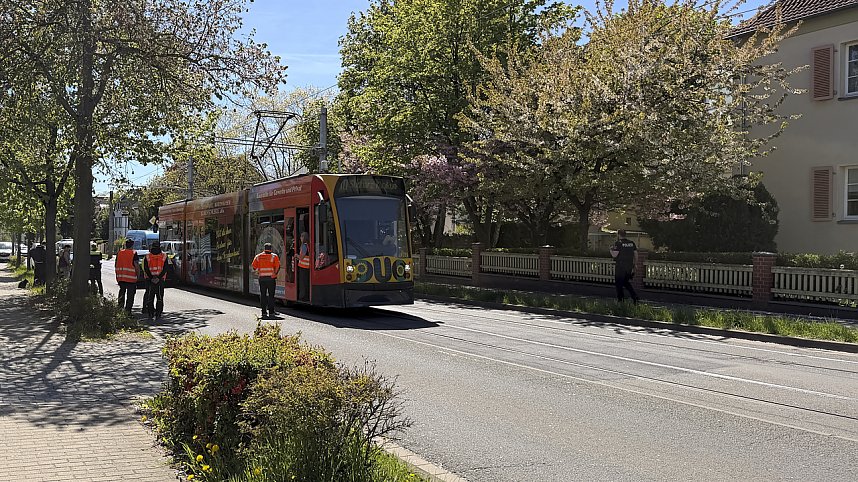 Verkehrsunfall in der Oberstadt, PKW mit Stra&szlig;enbahn kollidiert
