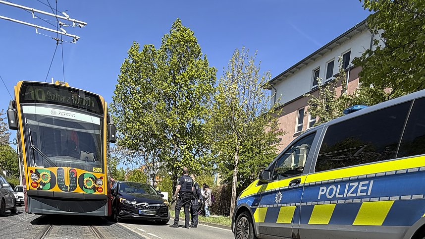 Verkehrsunfall in der Oberstadt, PKW mit Stra&szlig;enbahn kollidiert