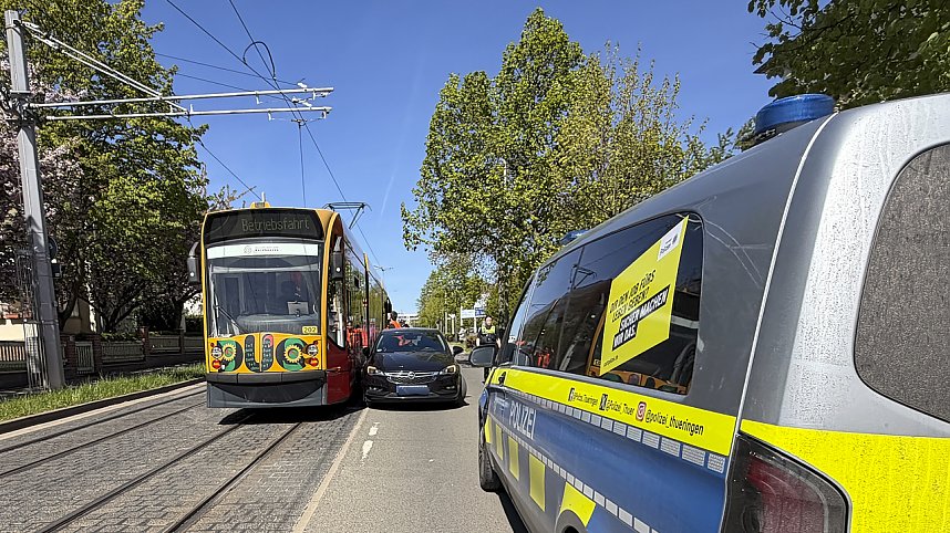 Verkehrsunfall in der Oberstadt, PKW mit Stra&szlig;enbahn kollidiert