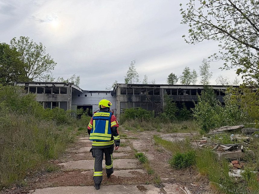 Die Feuerwehr musste am Montagabend in Nordhausen zu einem Brand einer leerstehenden Halle ausr&uuml;cken. 