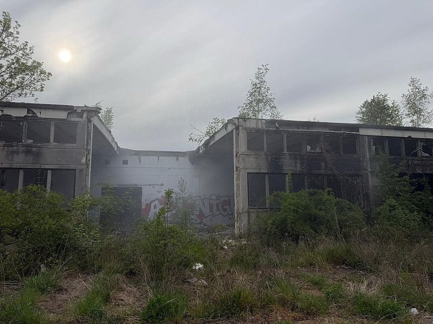 Die Feuerwehr musste am Montagabend in Nordhausen zu einem Brand einer leerstehenden Halle ausr&uuml;cken. 