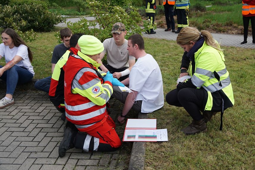 Bei einer Gro&szlig;&uuml;bung am und im S&uuml;dharz-Klinkum waren 60 Feuerwehrleute im Einsatz sowie viel Personal von den Rettungsdiensten. 
