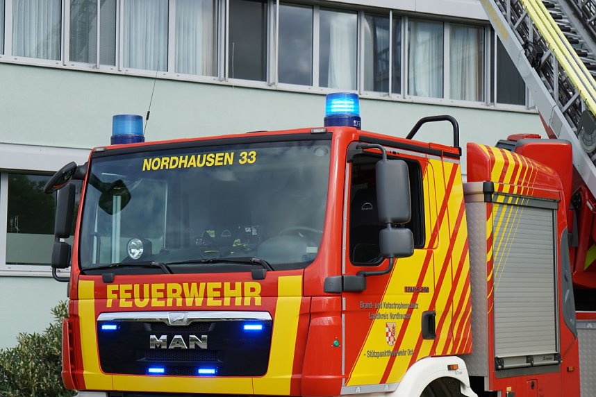 Bei einer Gro&szlig;&uuml;bung am und im S&uuml;dharz-Klinkum waren 60 Feuerwehrleute im Einsatz sowie viel Personal von den Rettungsdiensten. 