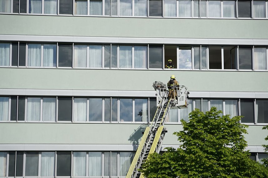 Bei einer Gro&szlig;&uuml;bung am und im S&uuml;dharz-Klinkum waren 60 Feuerwehrleute im Einsatz sowie viel Personal von den Rettungsdiensten. 