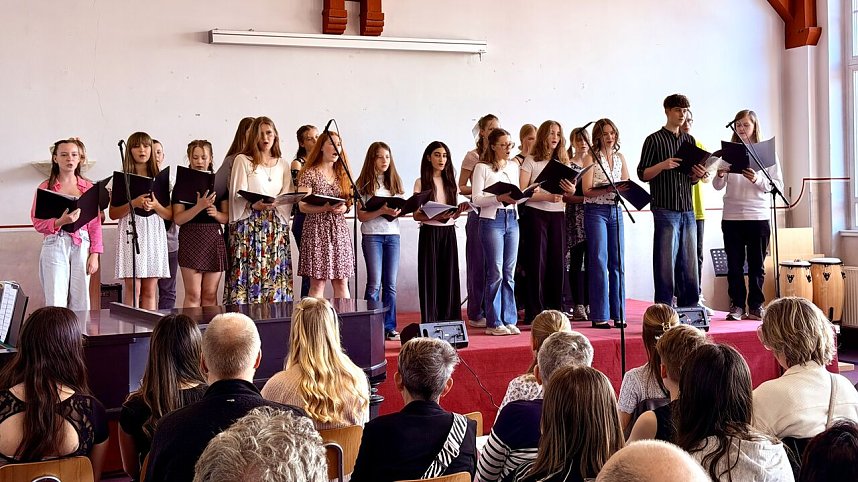 Impressionen vom Fr&uuml;hlingskonzert der Sch&uuml;lerinnen und Sch&uuml;ler des Herder-Gymnasiums.