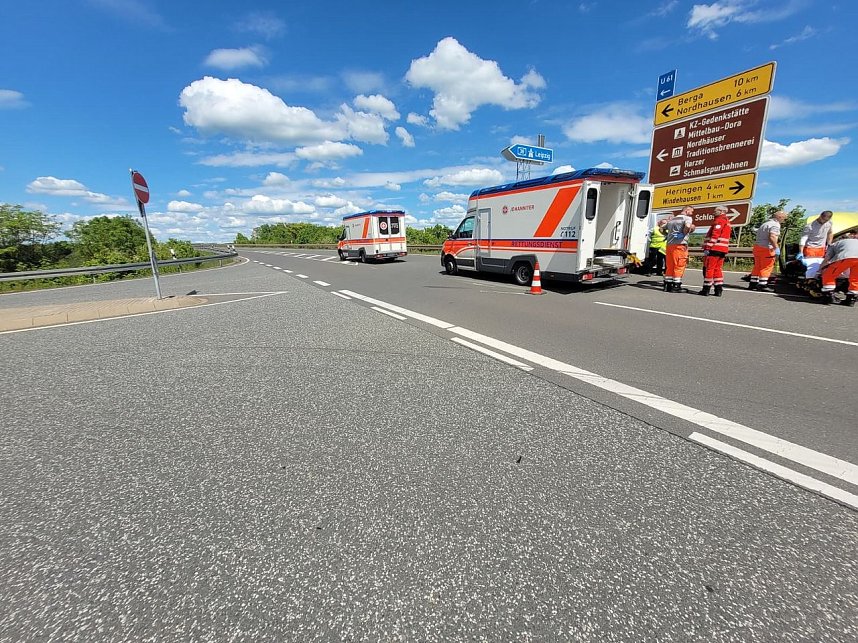 Bei dem Unfall unweit der Autobahn A38 bei Bielen wurde ein Mensch verletzt.