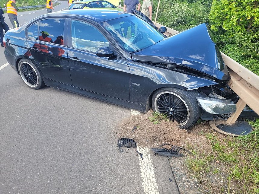 Bei dem Unfall unweit der Autobahn A38 bei Bielen wurde ein Mensch verletzt.