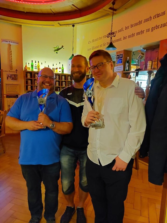 Lucian Leibeling,Marcus K&ouml;nigsmann und Schach-Ass Ferenc Langheinrich (v.l.n.r.)
