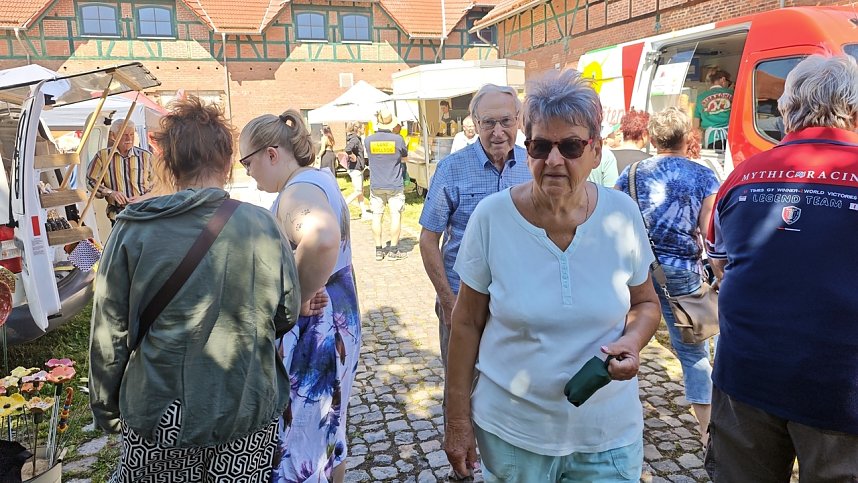 2. Bauernmarkt auf dem Scheunenhof in Sundhausen