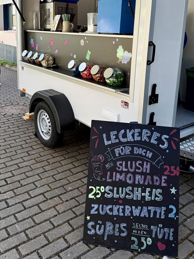 Zahlreiche Besucherinnen und Besucher nutzten den Tag der offenen T&uuml;r an der Hochschule Nordhausen, um den Campus kennenzulernen, Studieng&auml;nge zu entdecken und mit Studierenden sowie Lehrenden ins Gespr&auml;ch zu kommen. Bei bestem Wetter bot die Hochschule ein vielf&auml;ltiges Programm f&uuml;r Interessierte aller Altersgruppen.