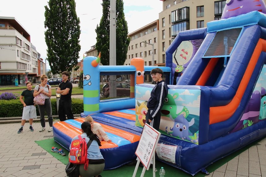 Auf dem Parkplatz der Kreissparkasse Nordhausen findet heute wieder das beliebte Knax-Kinderfest statt