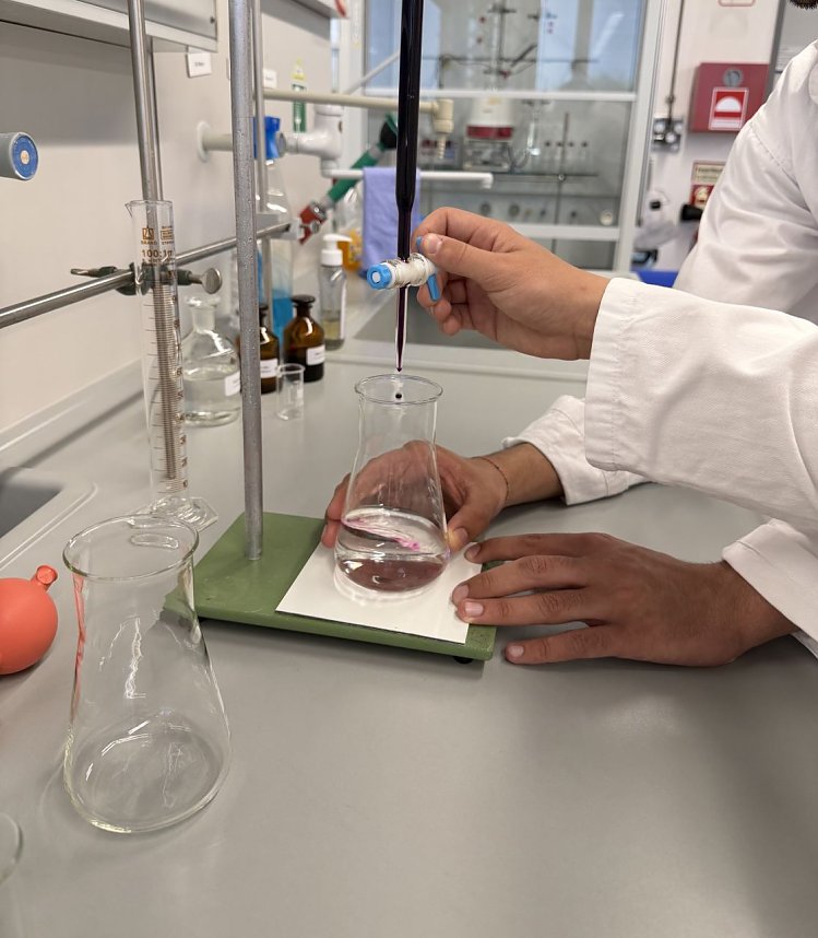 Experimente in der Hochschule in Merseburg.