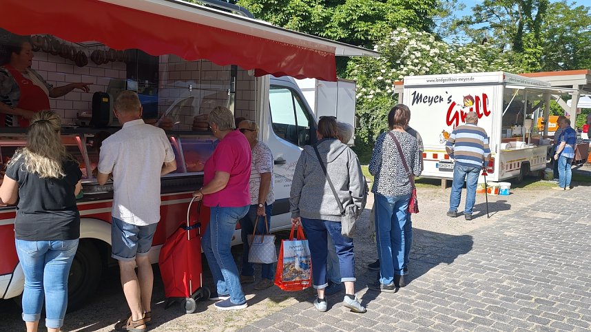 Fleischerei Meyer war mit zwei Verkaufswagen dabei