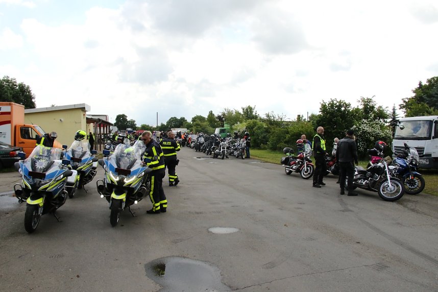Start zum 4. "Ride for Charity" am Nordh&auml;user Autodrom