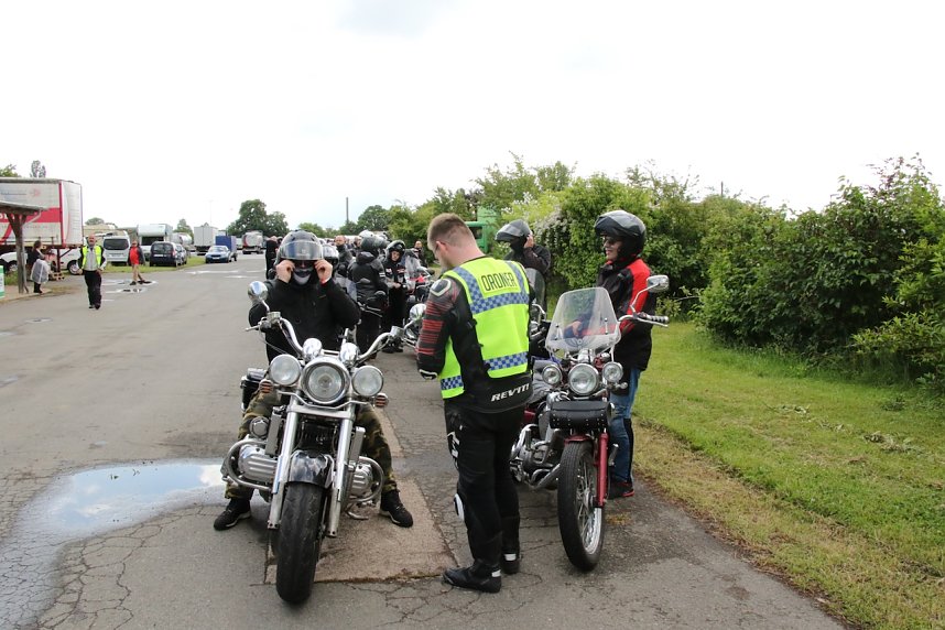 Start zum 4. "Ride for Charity" am Nordh&auml;user Autodrom