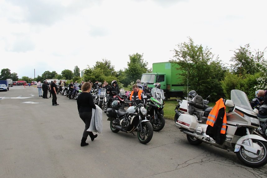 Start zum 4. "Ride for Charity" am Nordh&auml;user Autodrom