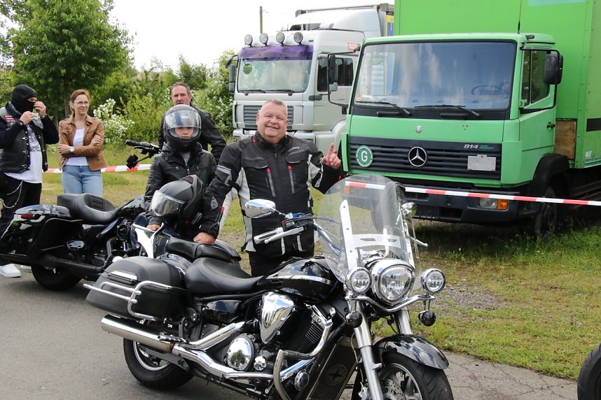 Start zum 4. "Ride for Charity" am Nordh&auml;user Autodrom