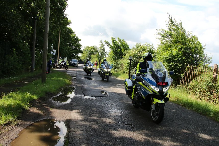 Start zum 4. "Ride for Charity" am Nordh&auml;user Autodrom