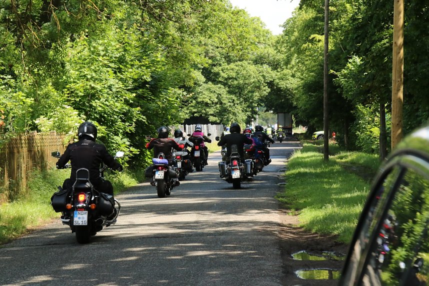Start zum 4. "Ride for Charity" am Nordh&auml;user Autodrom