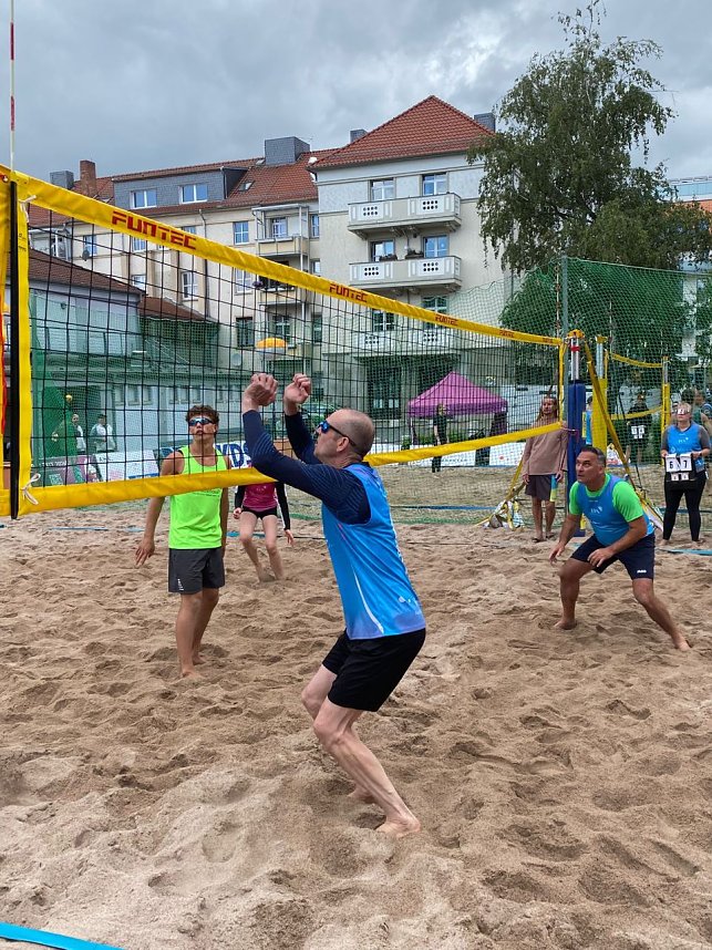 Beachen bei Wind und Regen: der 17. Stadtwerke-Cup fand zum Rolandsfest in diesem Jahr unter erschwerten Bedingungen statt