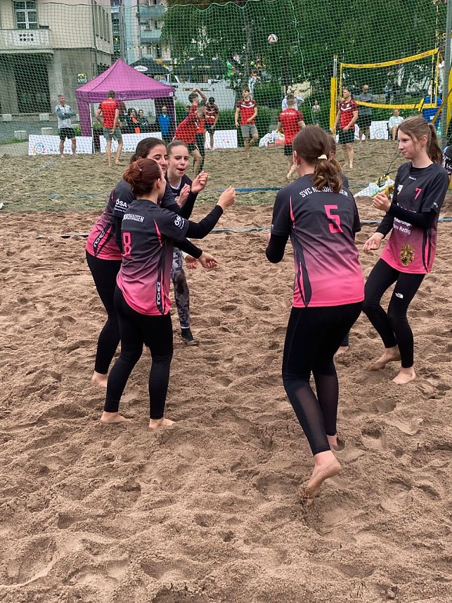 Beachen bei Wind und Regen: der 17. Stadtwerke-Cup fand zum Rolandsfest in diesem Jahr unter erschwerten Bedingungen statt