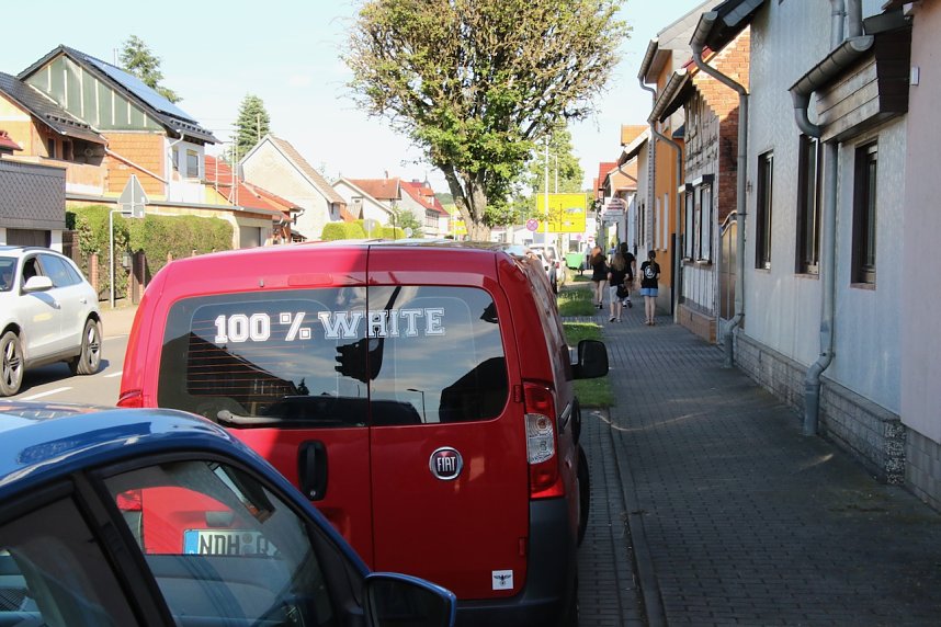 AfD Veranstaltung im Sachswerfer Handwagen