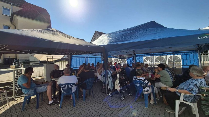 Treffen im L&ouml;wentor-Quartier