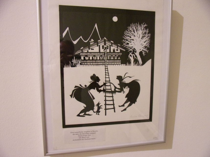 Im Kunsthaus Meyenburg ist seit Samstag die Kunst des Scherenschnitts in allen Facetten zu sehen