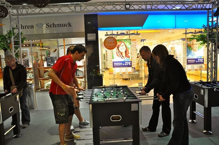 Kickern in der Galerie