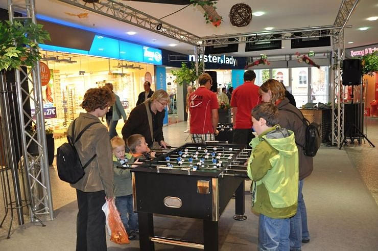 Kickern in der Galerie