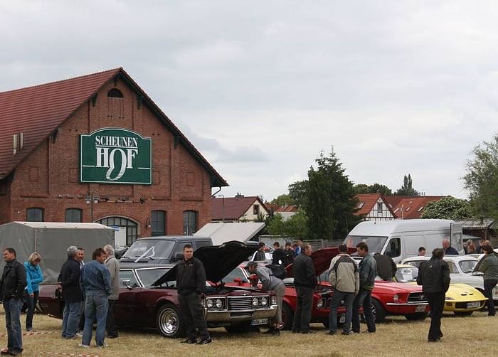 Oldtimer auf dem Scheunenhof