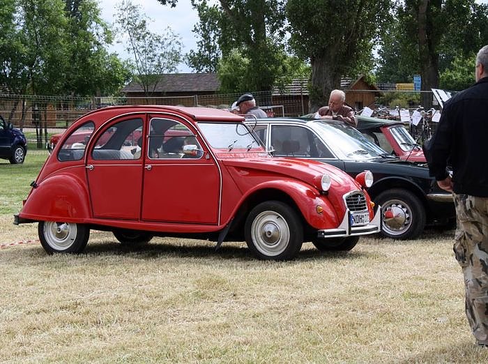 Oldtimer auf dem Scheunenhof